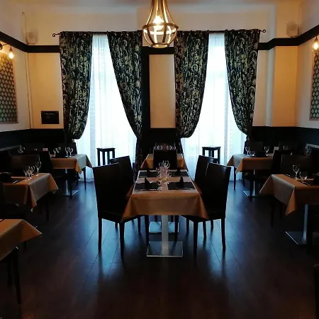 Hostellerie De La Quenoeuille فندق