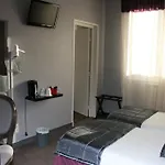 Hostellerie De La Quenoeuille Hotel