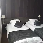 Hostellerie De La Quenoeuille 2*