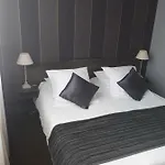 Hostellerie De La Quenoeuille 2*
