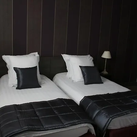 Hotel Hostellerie De La Quenoeuille 2*