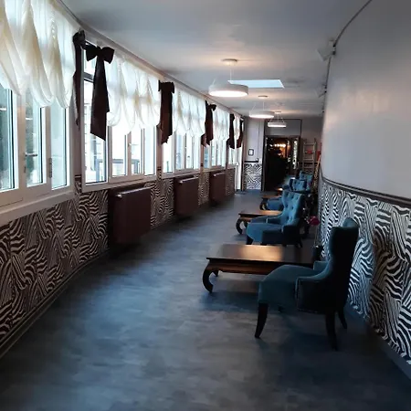 Hotel Hostellerie De La Quenoeuille 2*