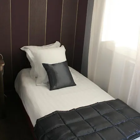 Hostellerie De La Quenoeuille Marquise
