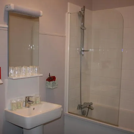 Hostellerie De La Quenoeuille 2*
