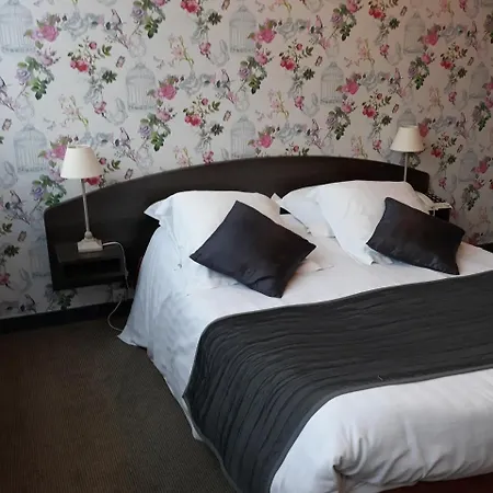 Hostellerie De La Quenoeuille Hotel 2*
