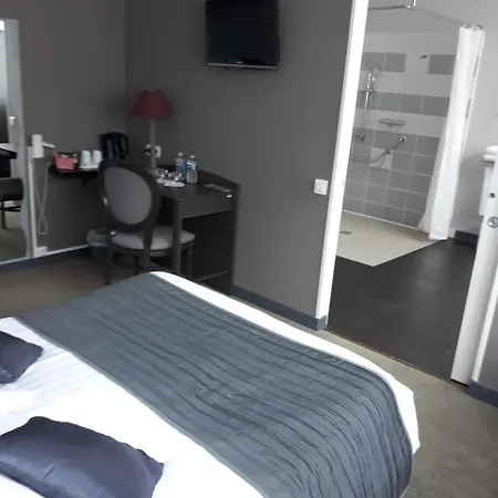 호텔 Hostellerie De La Quenoeuille 2*