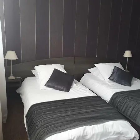Hostellerie De La Quenoeuille 2*